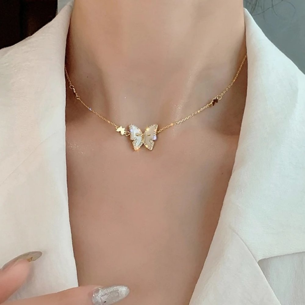 *NEW Yellow Gold Diamond Shell Butterfly Necklace - Picture 1 of 10